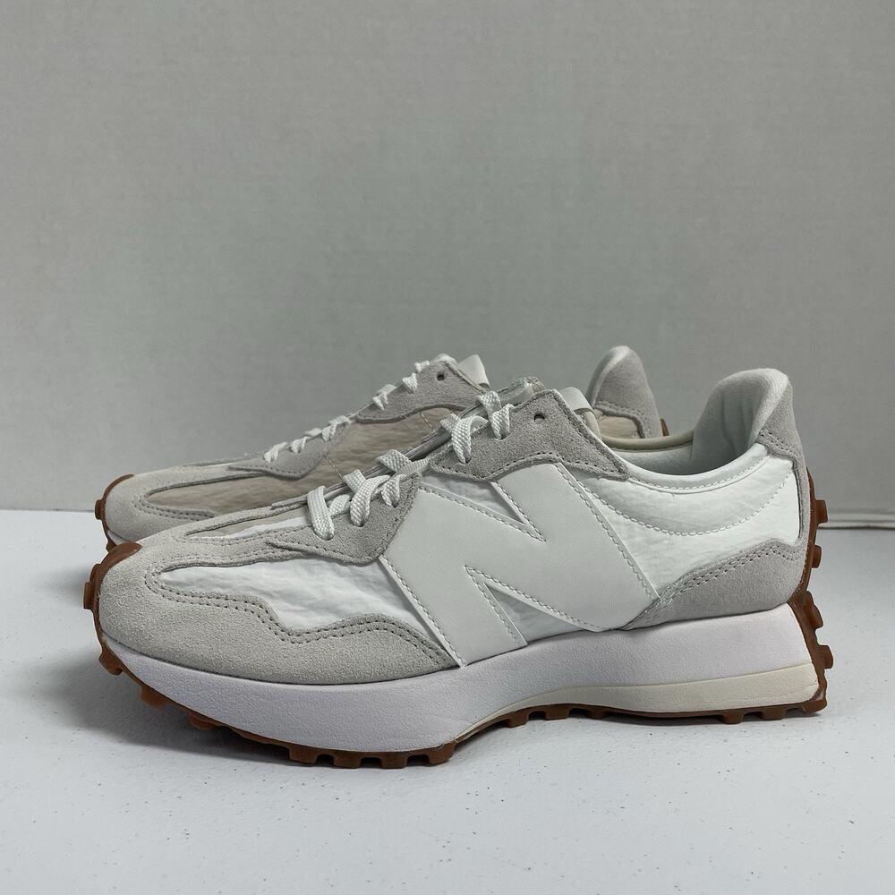 New Balance 327 White Gum WS327TD Size 8.5 Women Suede Runner Low Profile Shoe